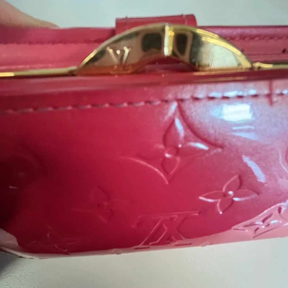 AUTHENTIC Louis Vuitton Pink Vernis Leather Kisslock Wallet - Picture 3 of 7